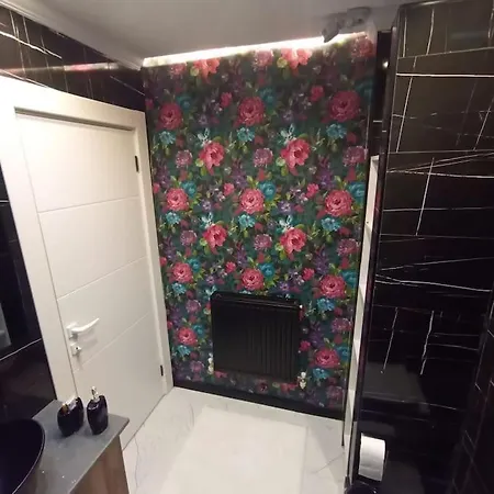 Very Luxry_3 Bath_3 Bathroom_garden Apartment *